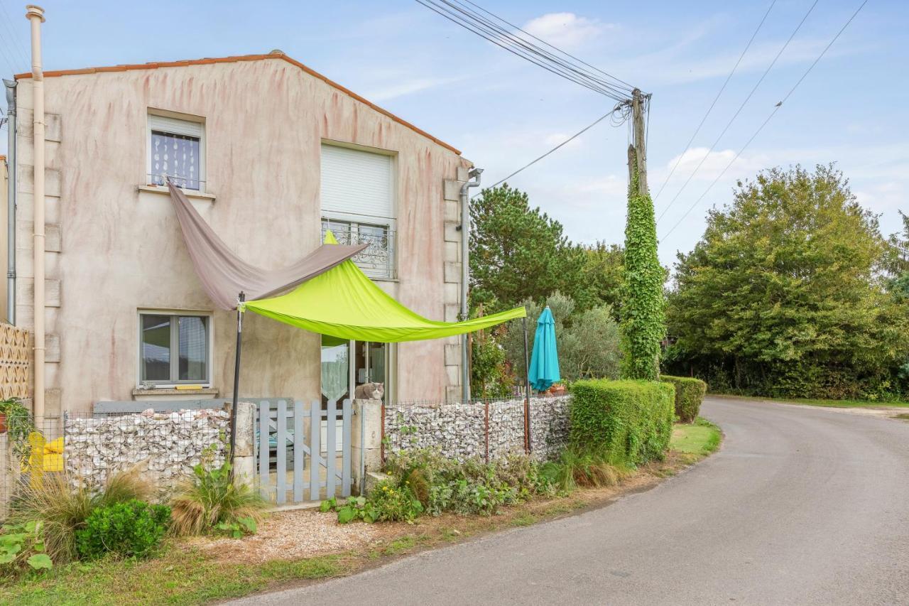 Appartement Accueillant A Mortagne Sur Gironde 45 M² Terrasse Exterior photo